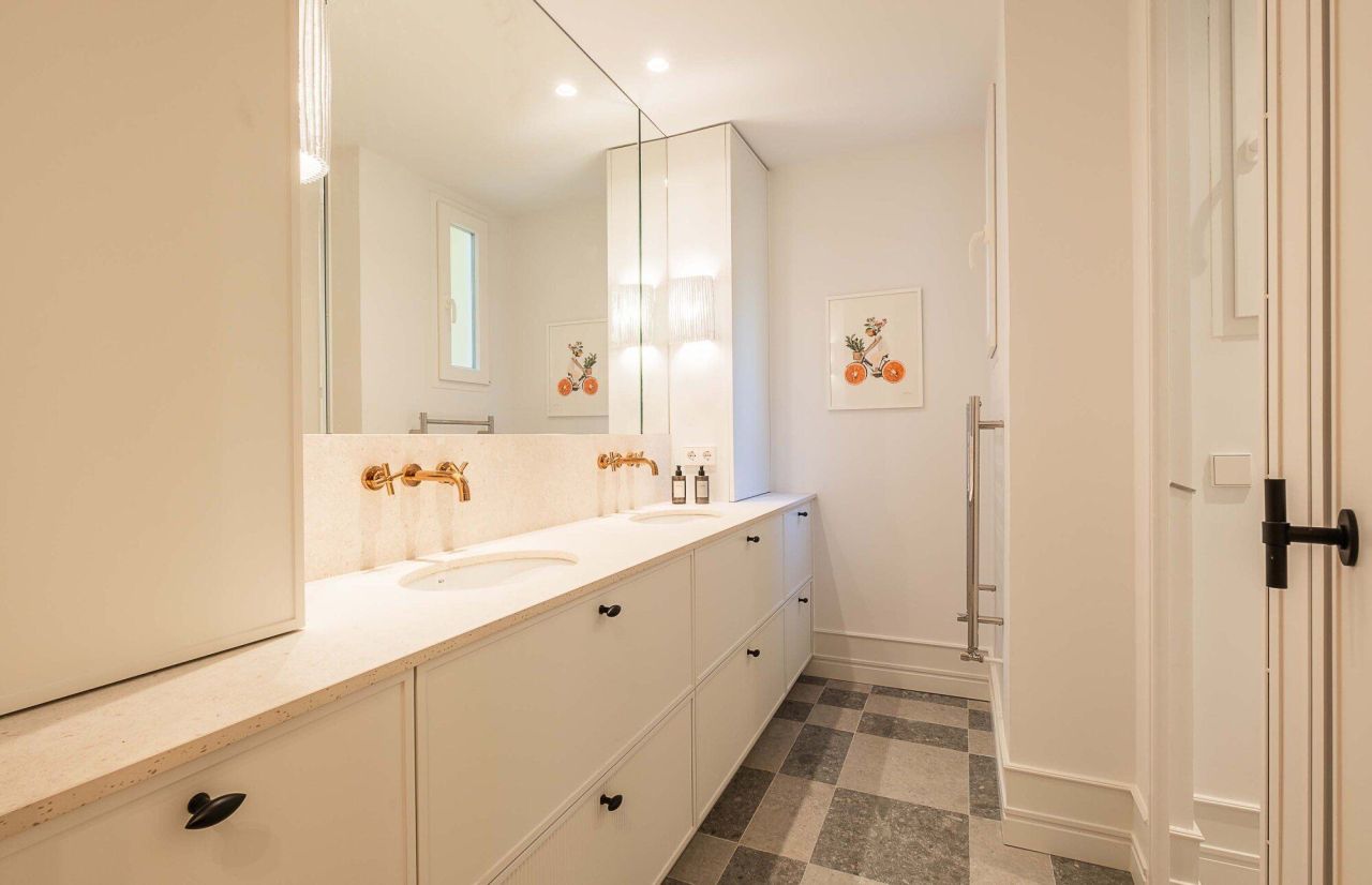 Flat in Madrid, Spain, 177 m² - picture 8