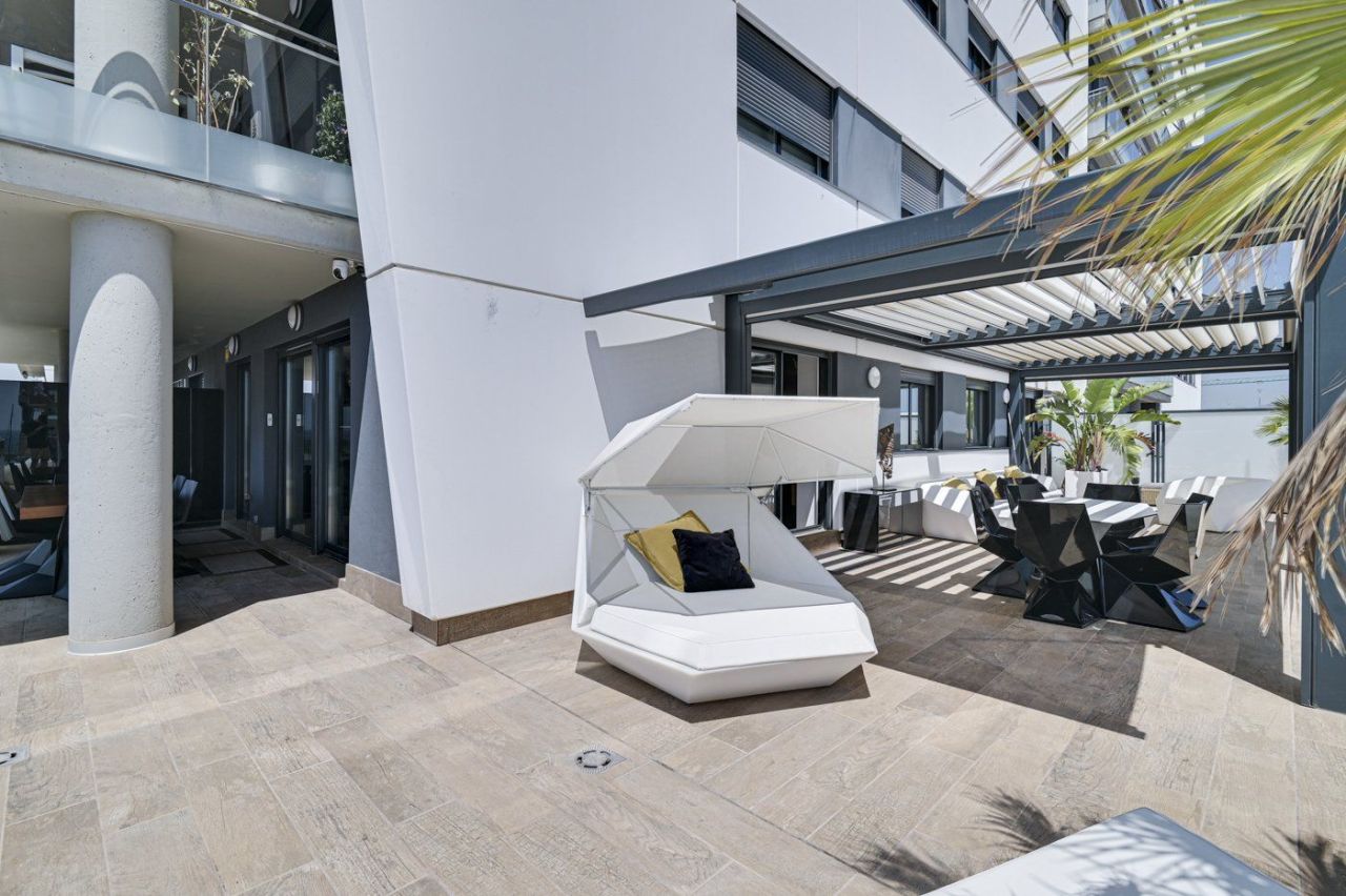 Flat in Barcelona, Spain, 222 m² - picture 8