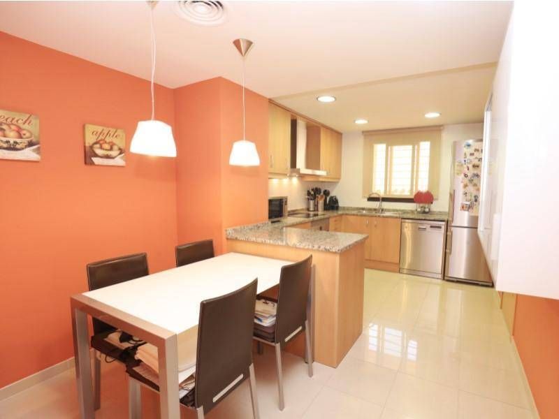 Casa adosada en la Costa del Maresme, España, 256 m² - imagen 8