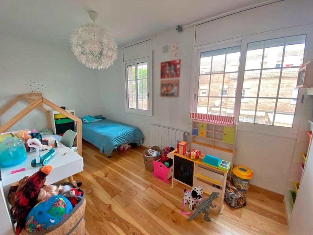 Casa adosada en Barcelona, España, 163 m² - imagen 9