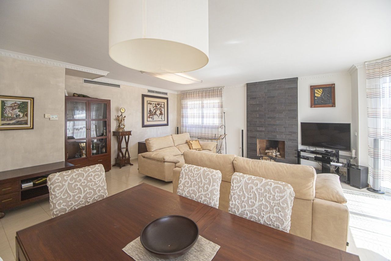 Townhouse on Costa Daurada, Spain, 240 m² - picture 9