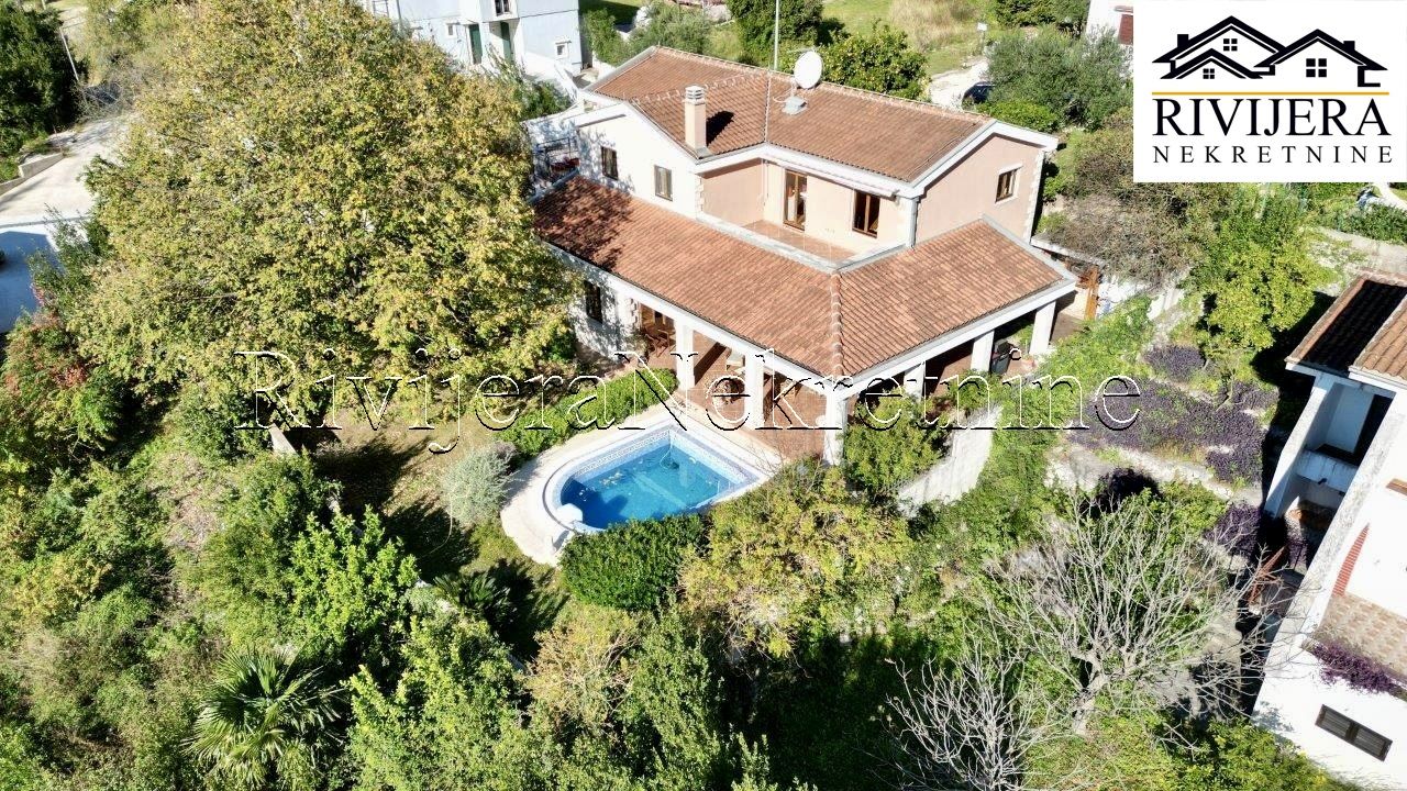 Villa in Orahovac, Montenegro, 300 m² - Foto 1