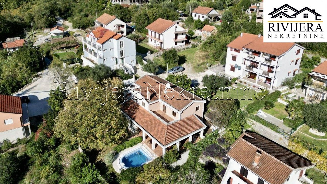 Villa in Orahovac, Montenegro, 300 m² - picture 8