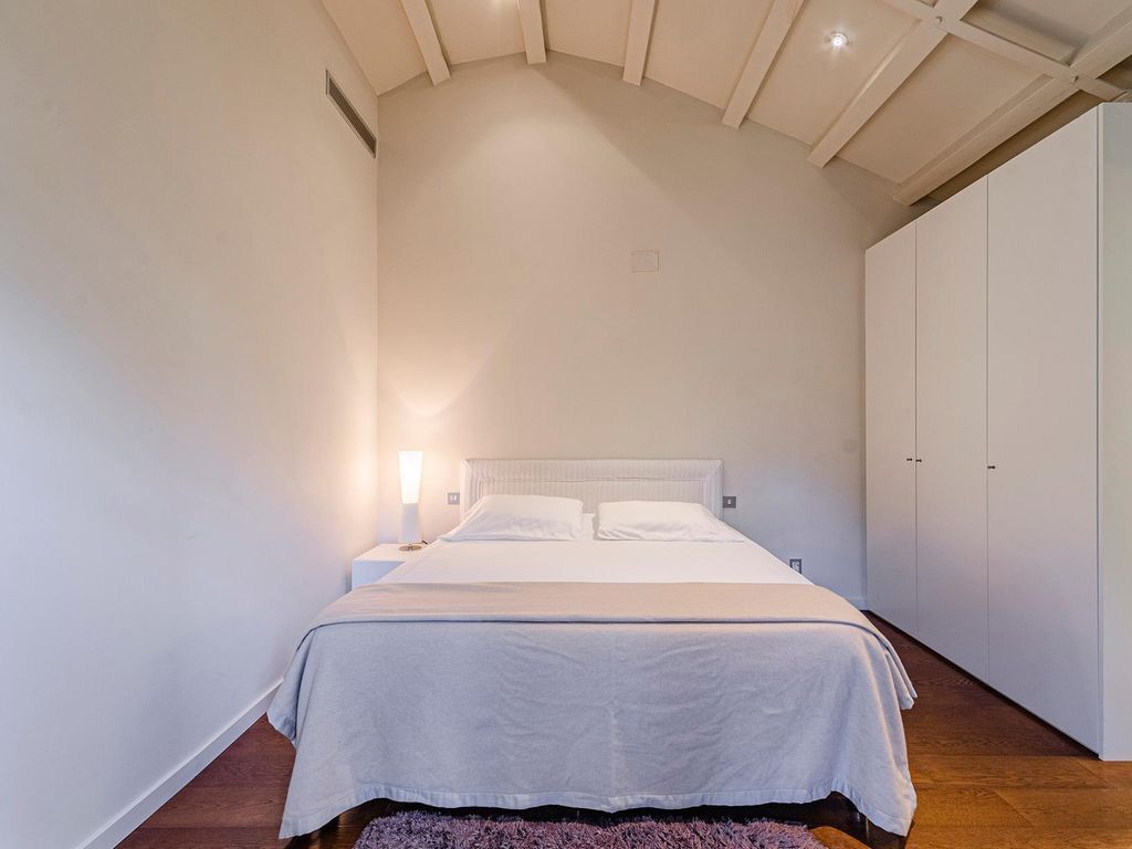 Flat in Barcelona, Spain, 202 m² - picture 12