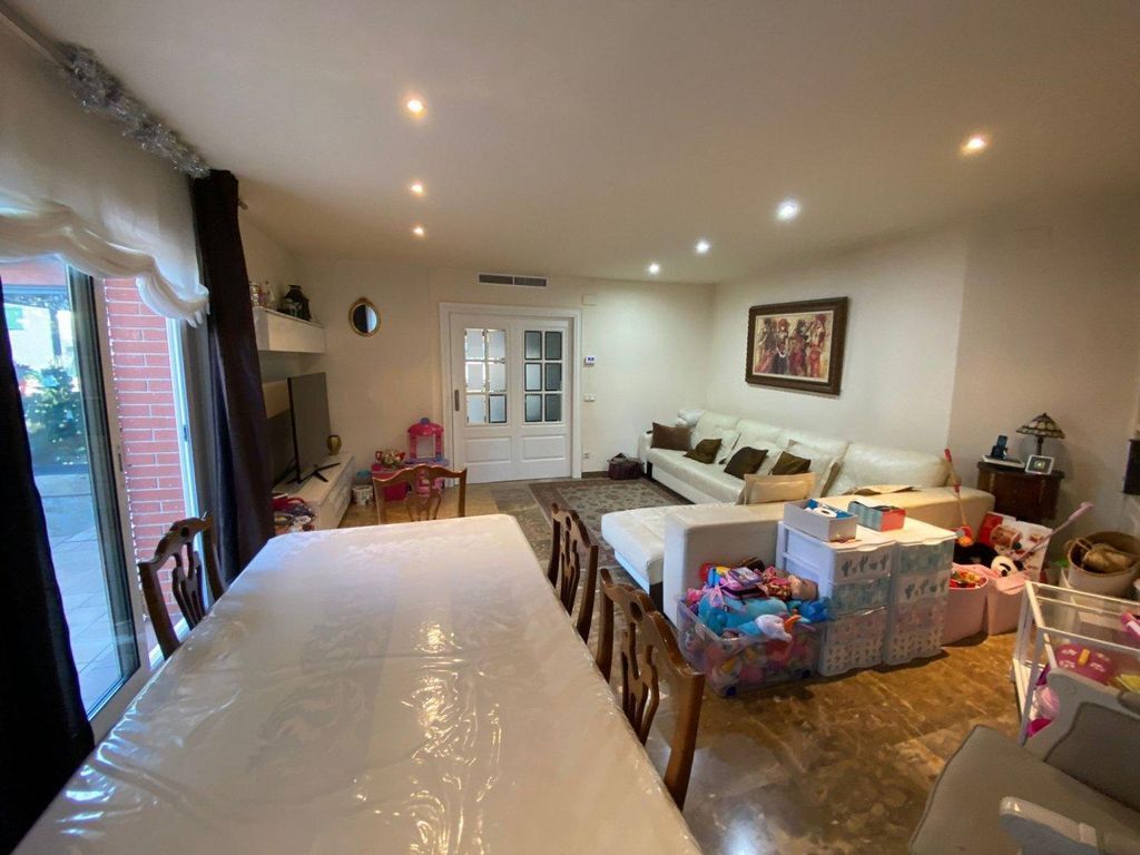 Townhouse in Barcelona, Spain, 236 m² - picture 12