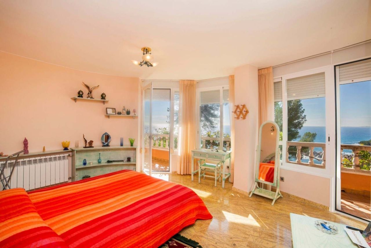 Casa en la Costa Brava, España, 420 m² - imagen 13