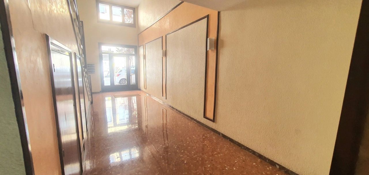 Flat in Barcelona, Spain, 78 m² - picture 14