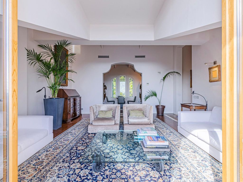 Flat in Barcelona, Spain, 202 m² - picture 14