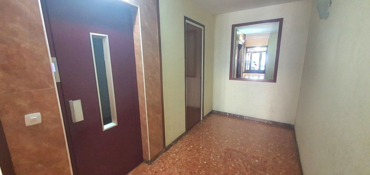 Flat in Barcelona, Spain, 78 m² - picture 15