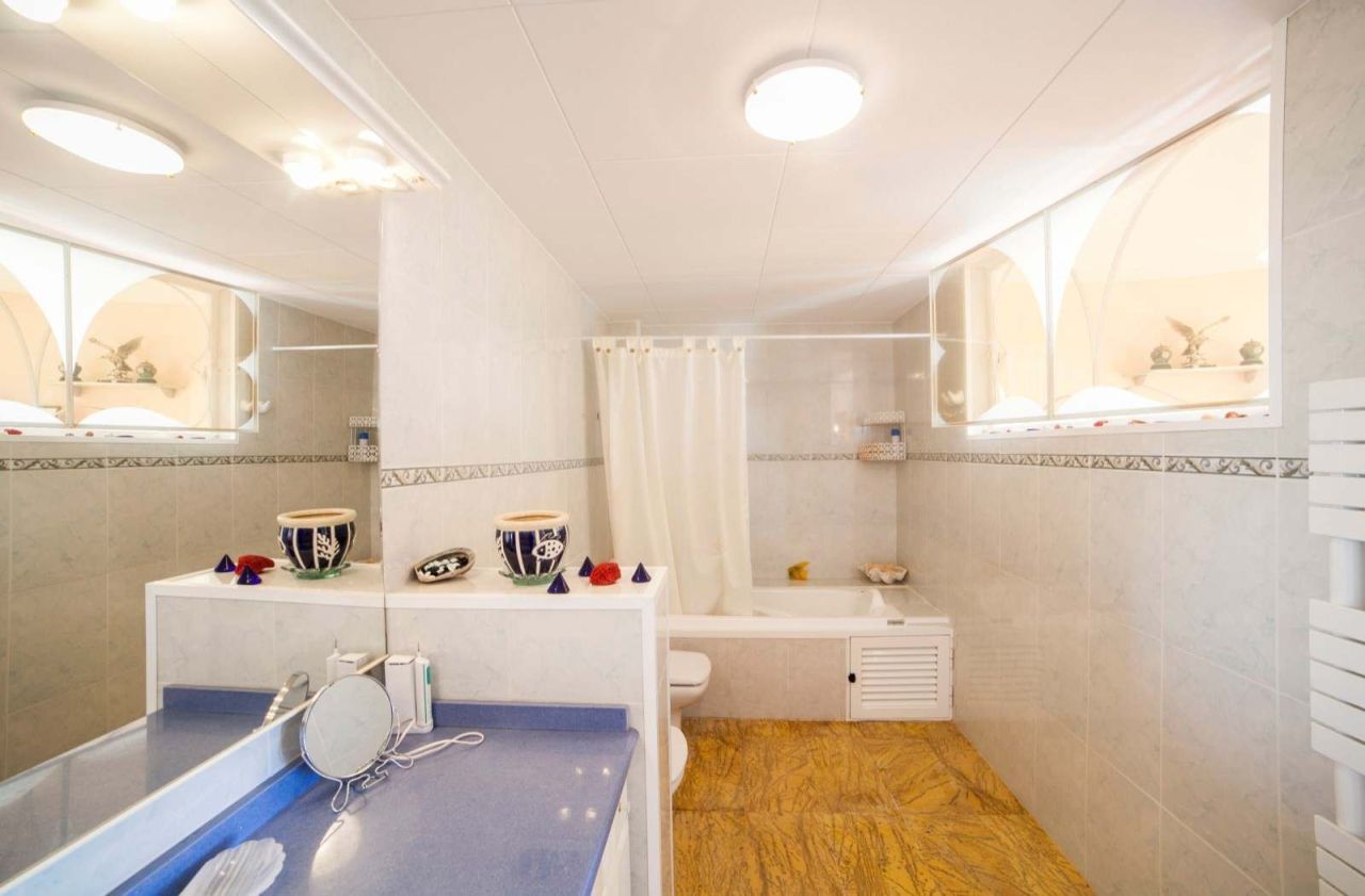 Casa en la Costa Brava, España, 420 m² - imagen 16