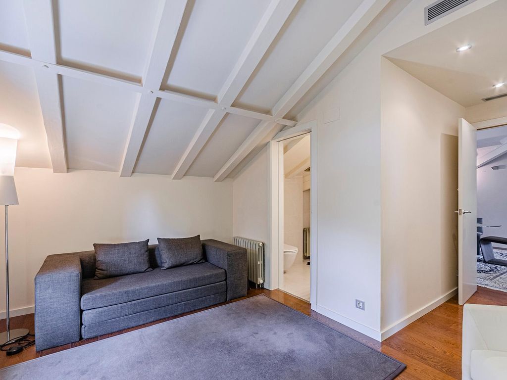 Flat in Barcelona, Spain, 202 m² - picture 17