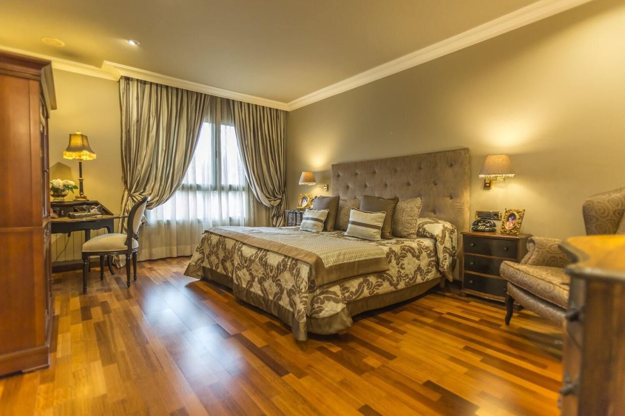 House in Barcelona, Spain, 496 m² - picture 18