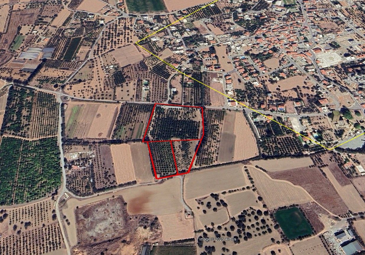 Land in Limassol, Cyprus, 26 126 m² - picture 1