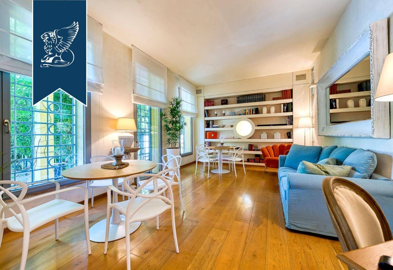 Villa in Rome, Italy, 550 m² - picture 1