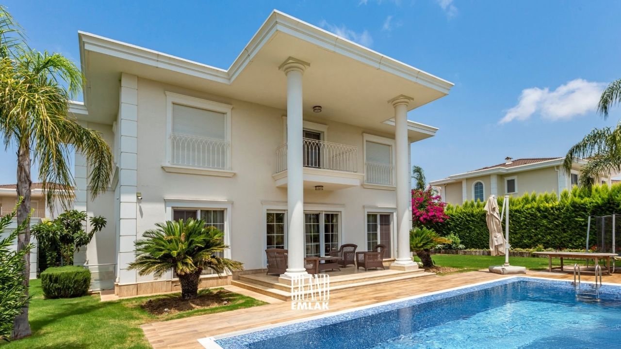 Villa in Antalya, Turkey, 150 000 m² - picture 1