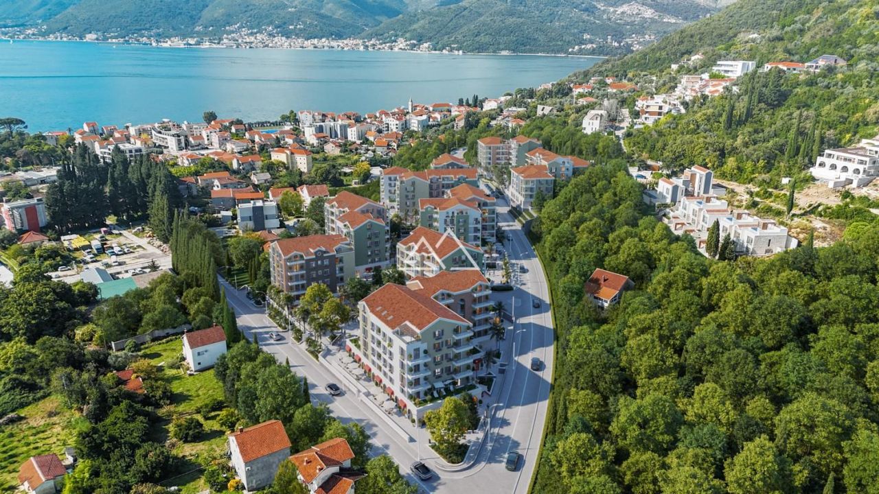 Piso en Tivat, Montenegro, 40 m² - imagen 1