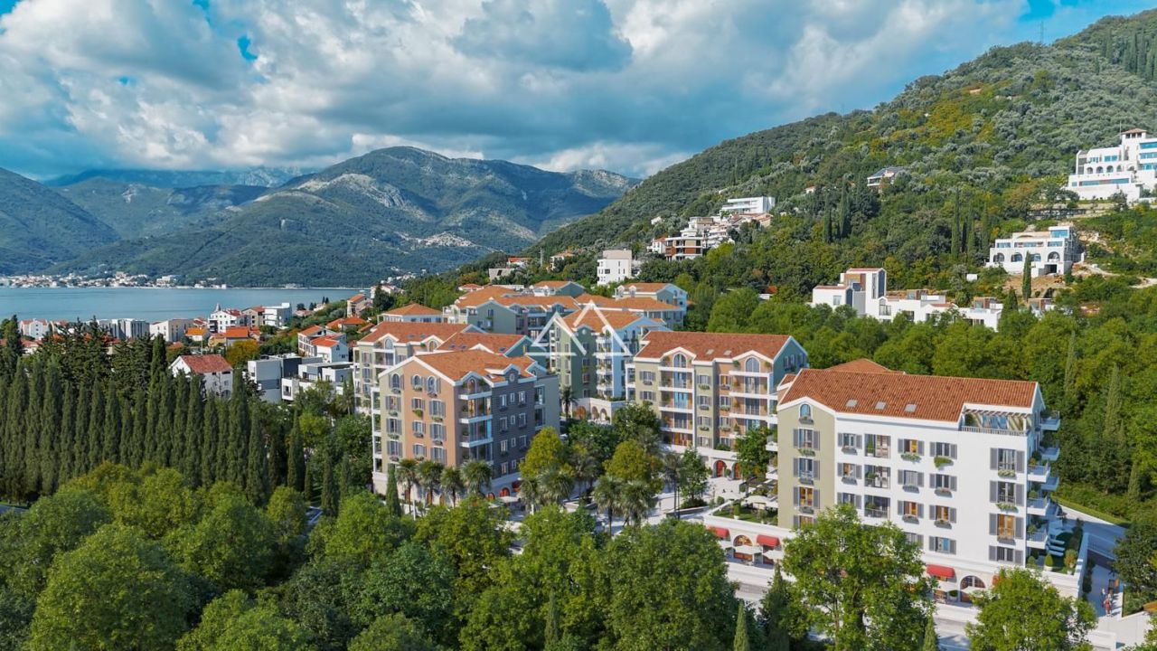Piso en Tivat, Montenegro, 70 m² - imagen 1