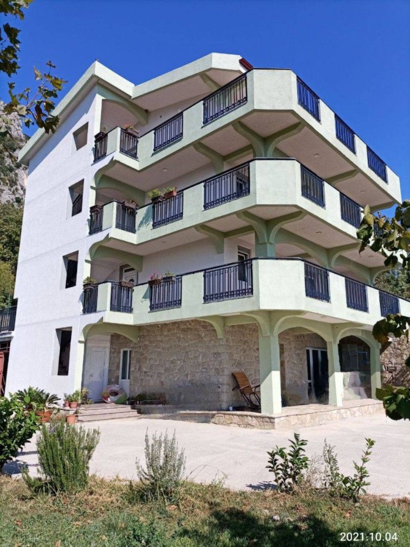 Maison à Sutomore, Monténégro, 450 m² - image 1