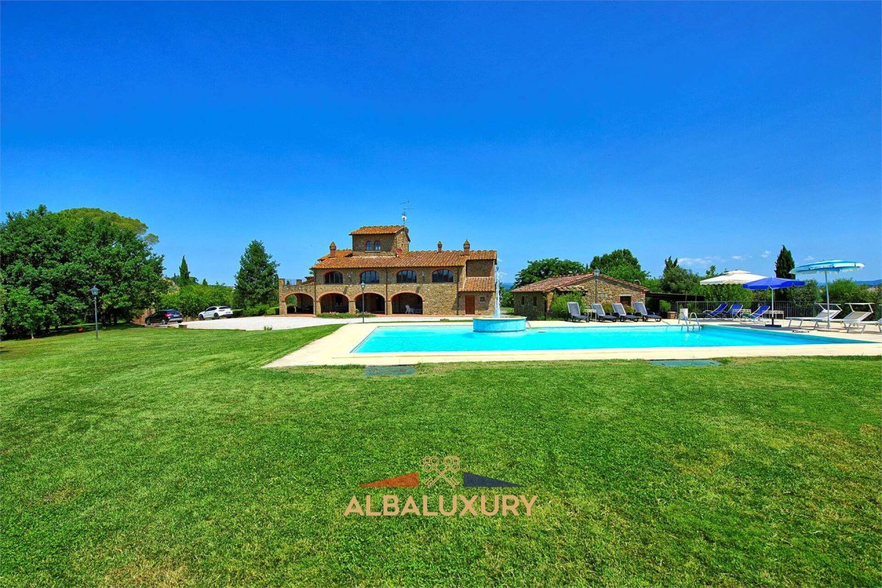 Villa en Lucignano, Italia, 550 m² - imagen 1