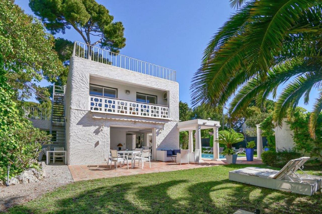 Villa in Antibes, France, 200 m² - picture 1
