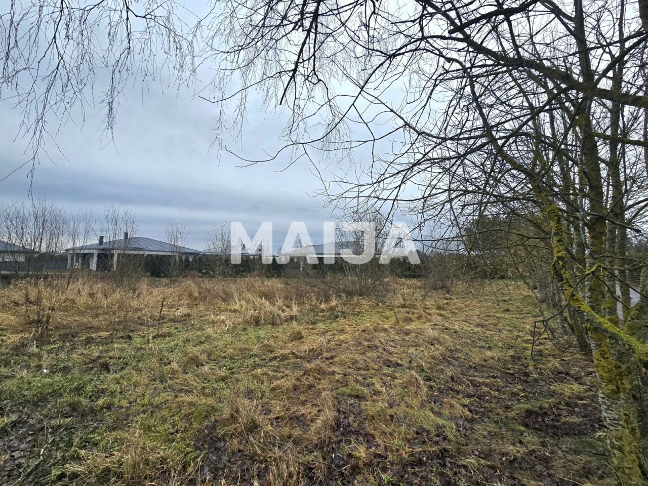 Terreno en Mezares, Letonia, 1 370 m² - imagen 1