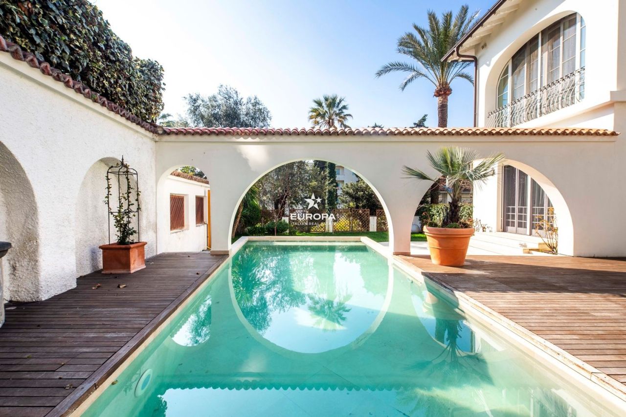 Villa à San Remo, Italie, 466 m² - image 1