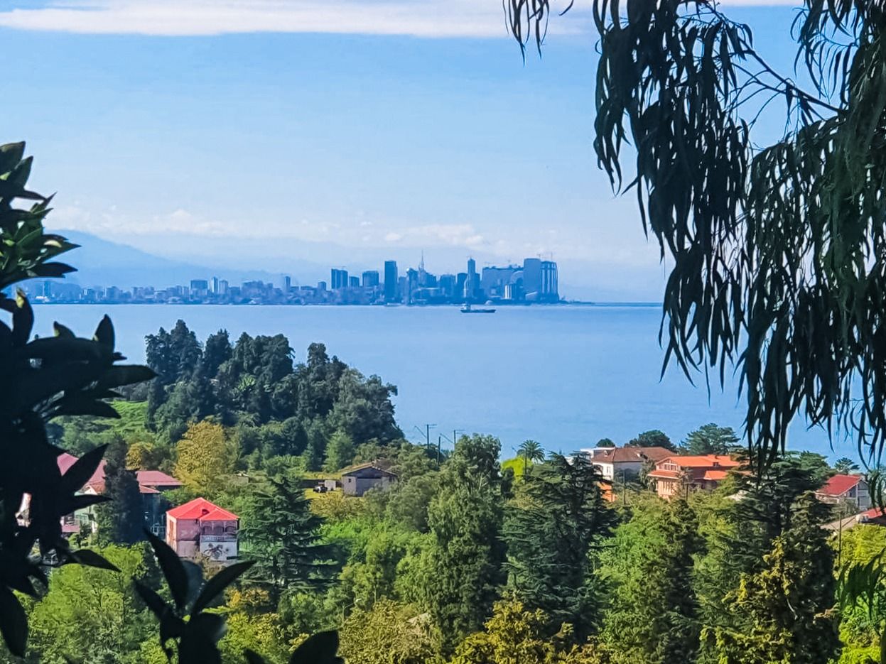 Terreno en Batumi, Georgia, 1 366 m² - imagen 1