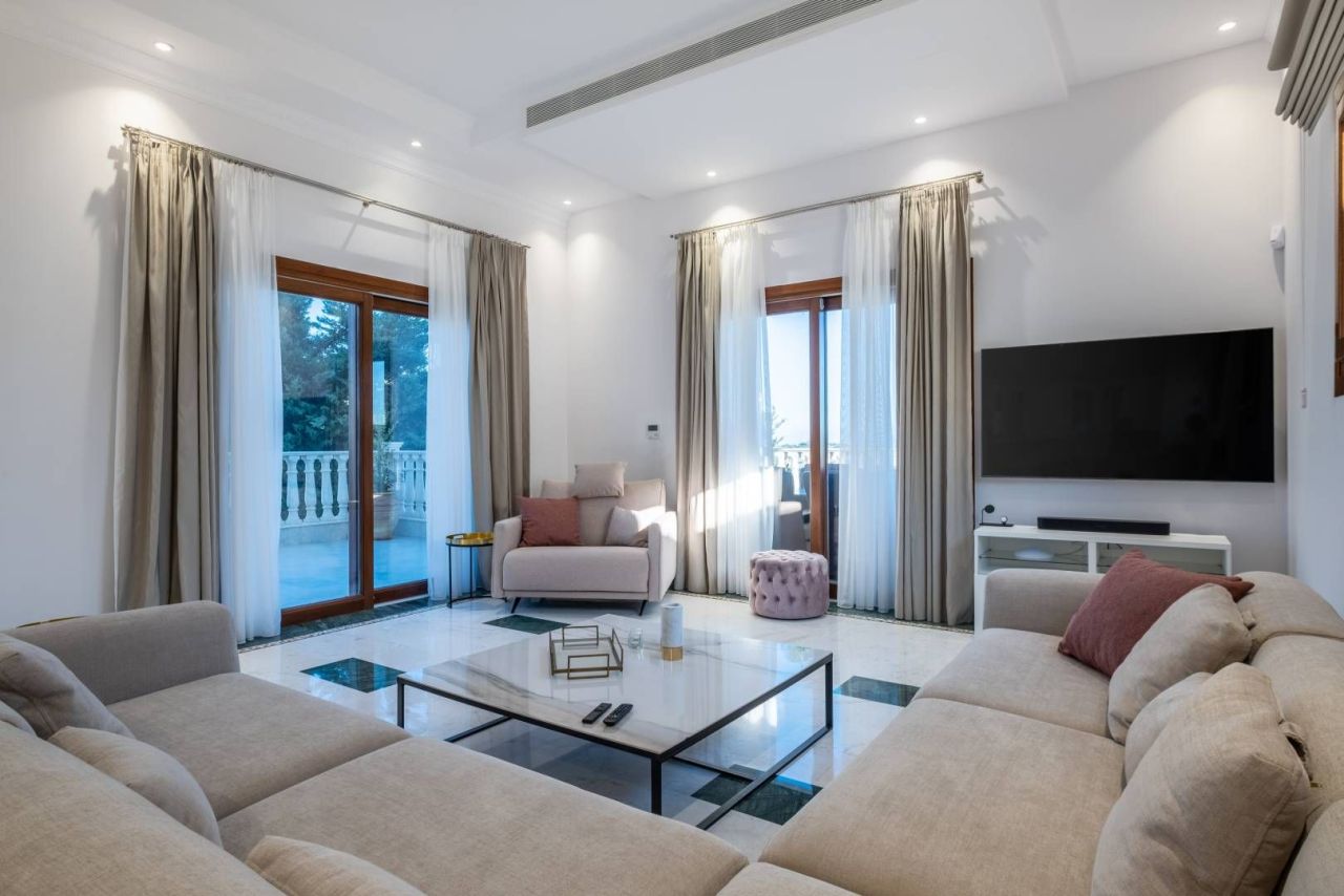 Maison à Mouttagiaka, Chypre, 650 m² - image 15