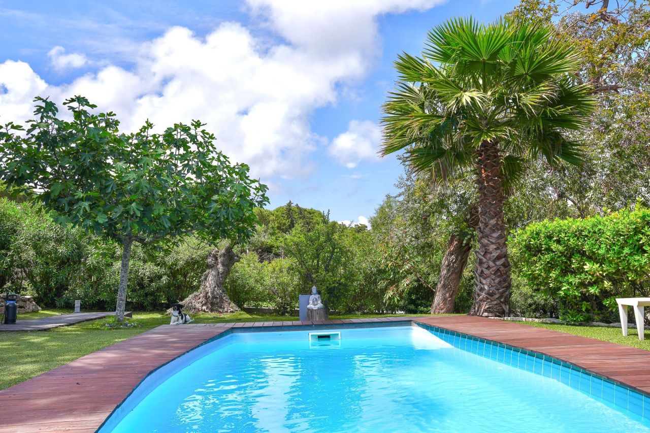 Villa in Saint-Tropez, France - picture 1
