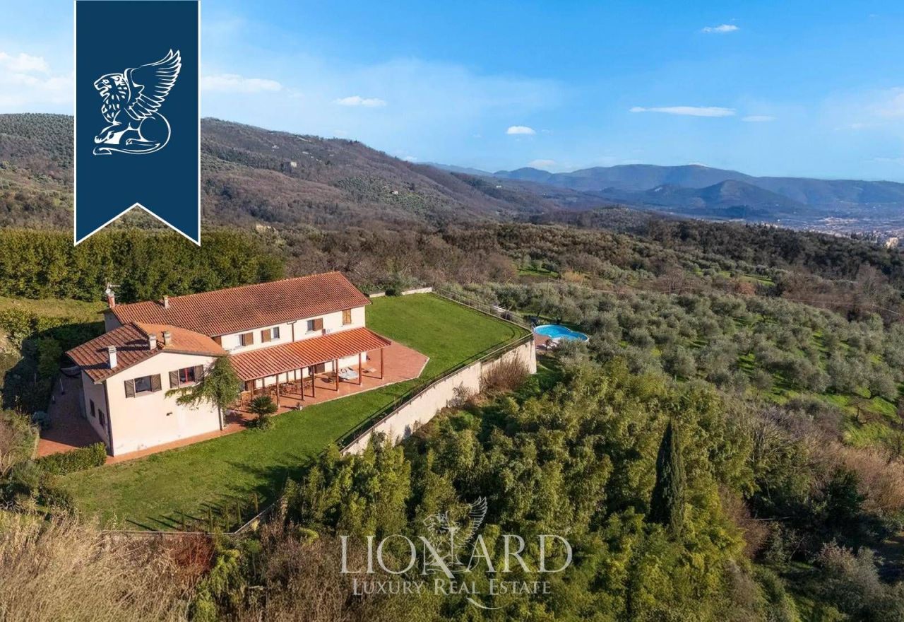 Villa in Pistoia, Italy, 850 m² - picture 1