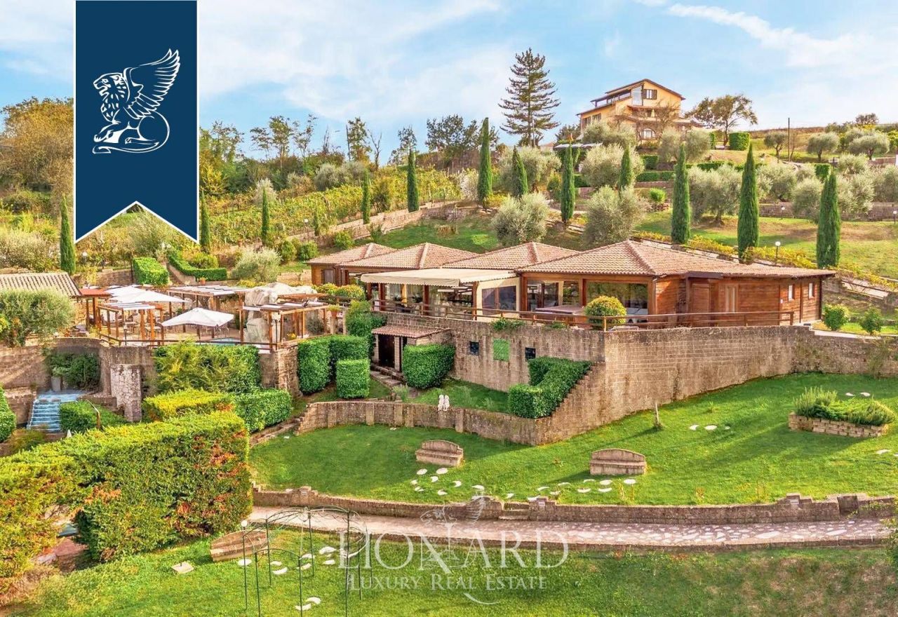 Hotel en Fabro, Italia, 1 500 m² - imagen 1