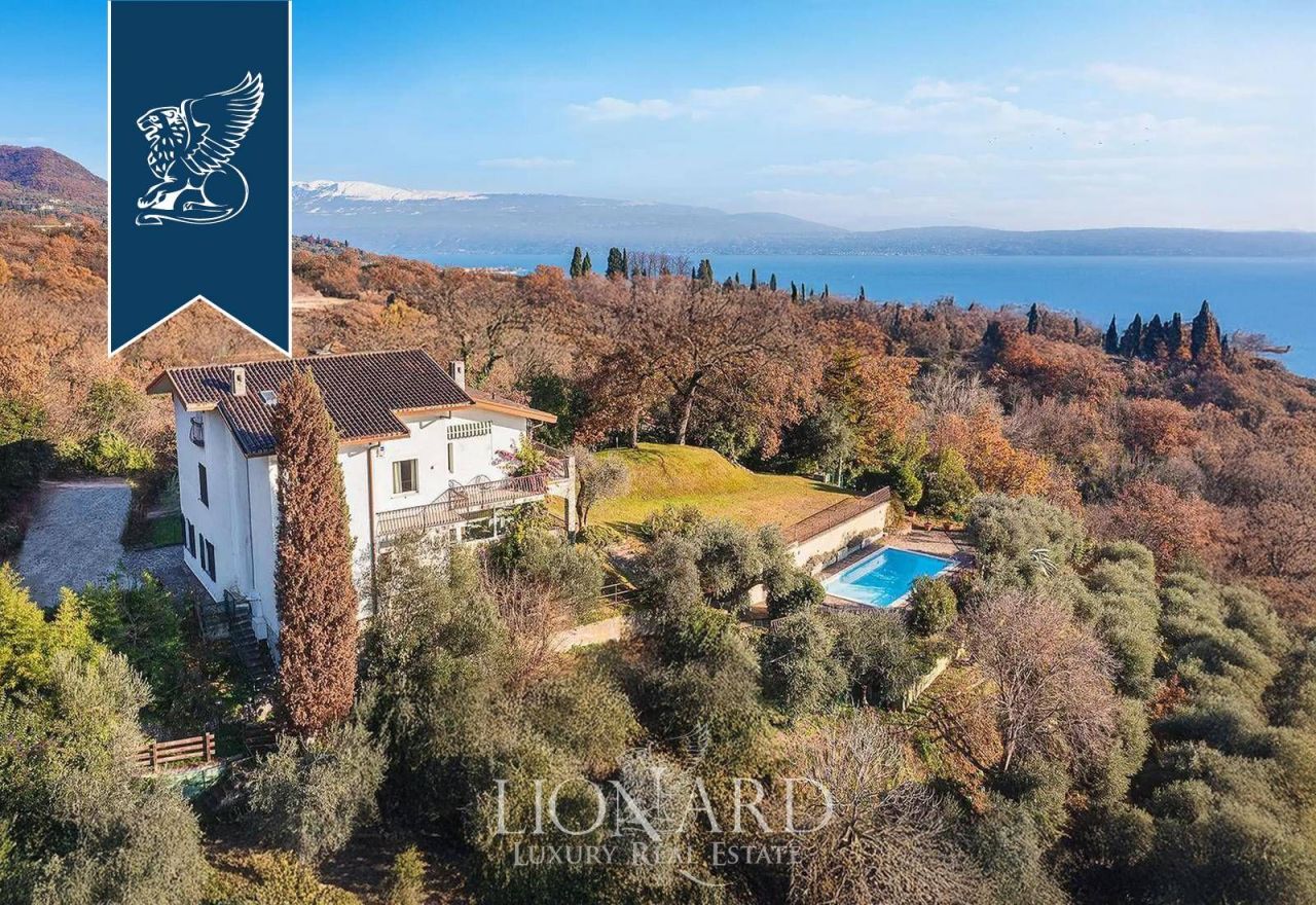 Villa à Gardone Riviera, Italie, 400 m² - image 1