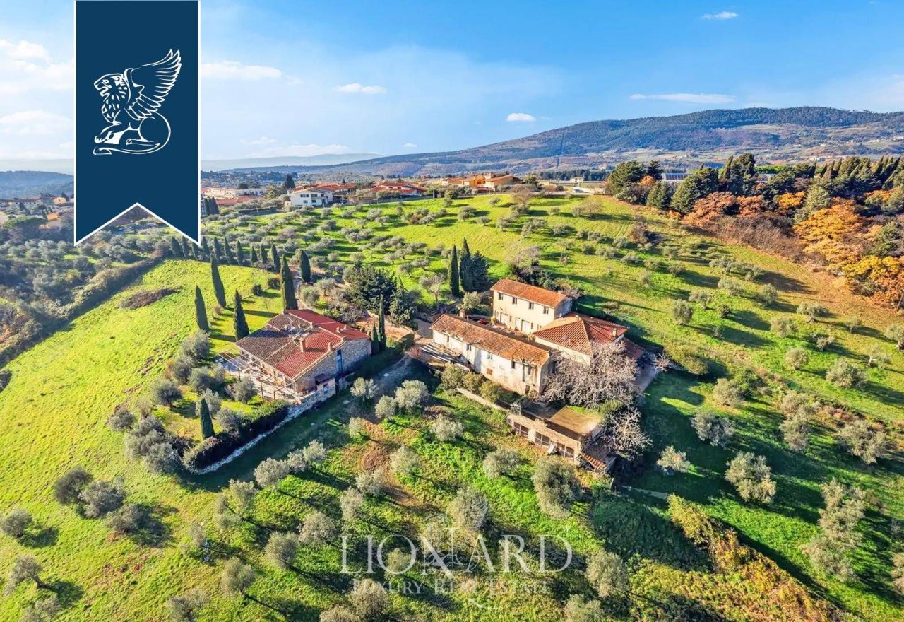 Farm in Florence, Italy, 1 600 m² - picture 1