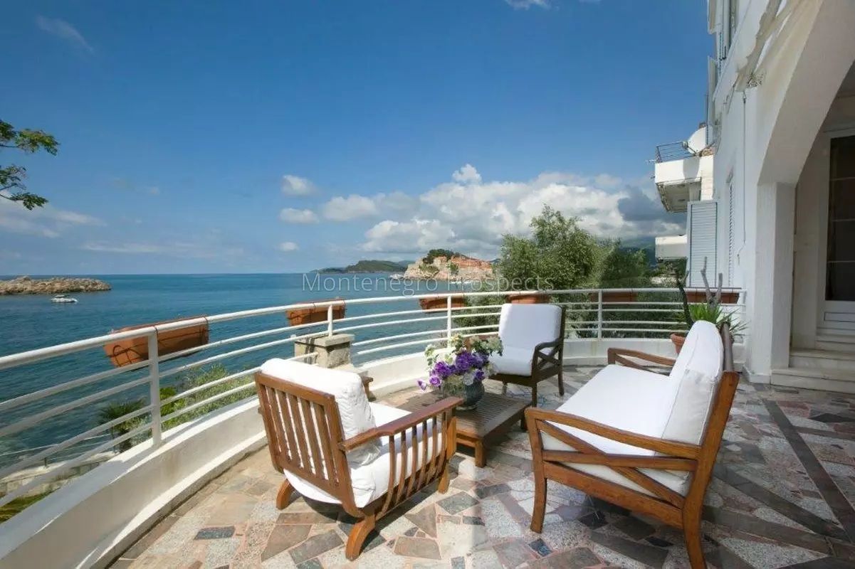 Villa in Sveti Stefan, Montenegro, 1 124 m² - Foto 1