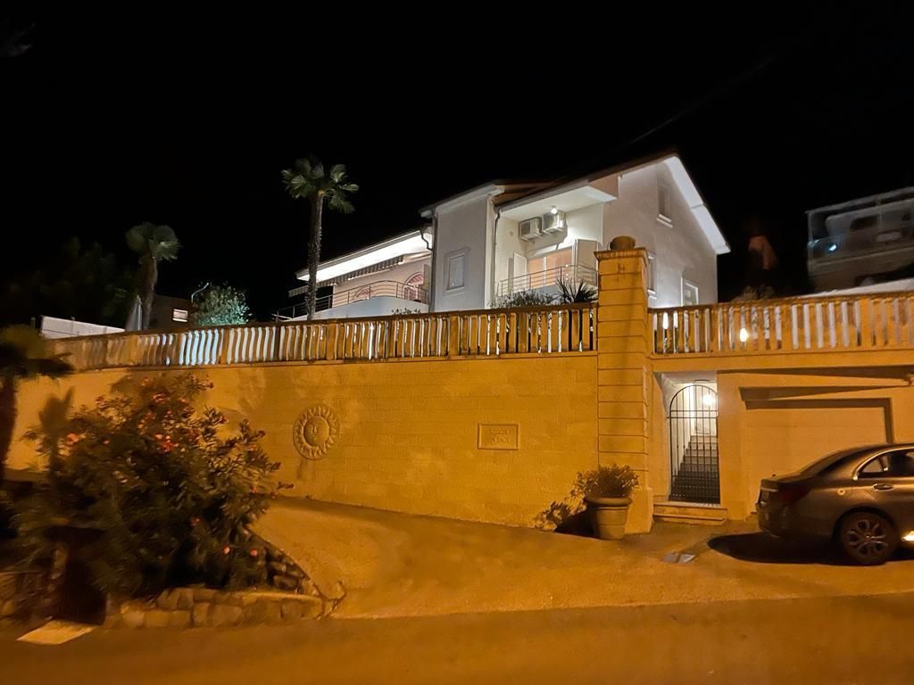 Villa in Icici, Croatia, 250 m² - picture 1