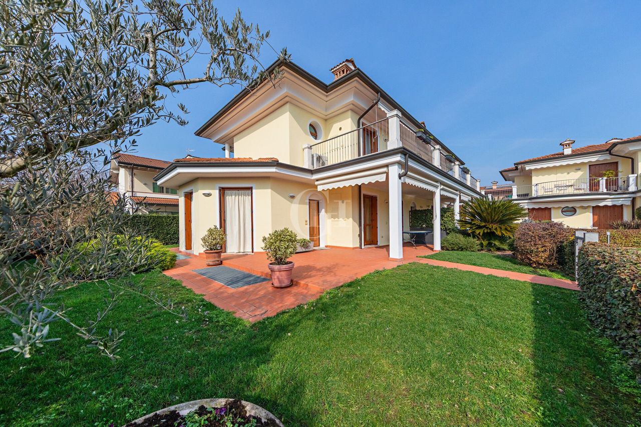 Apartment on Lake Garda, Italy, 140 m² - picture 1