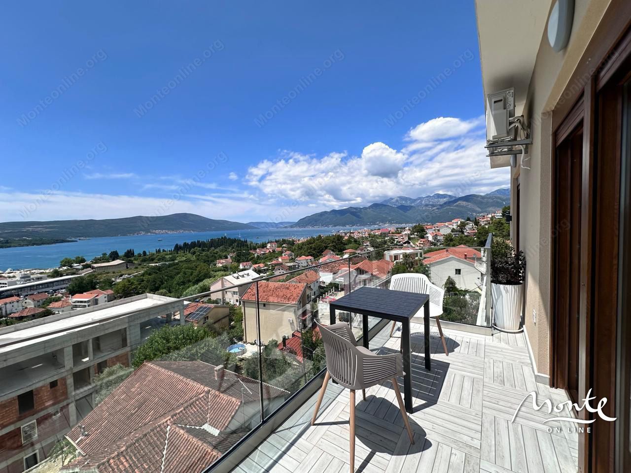 Piso en Tivat, Montenegro, 68 m² - imagen 1