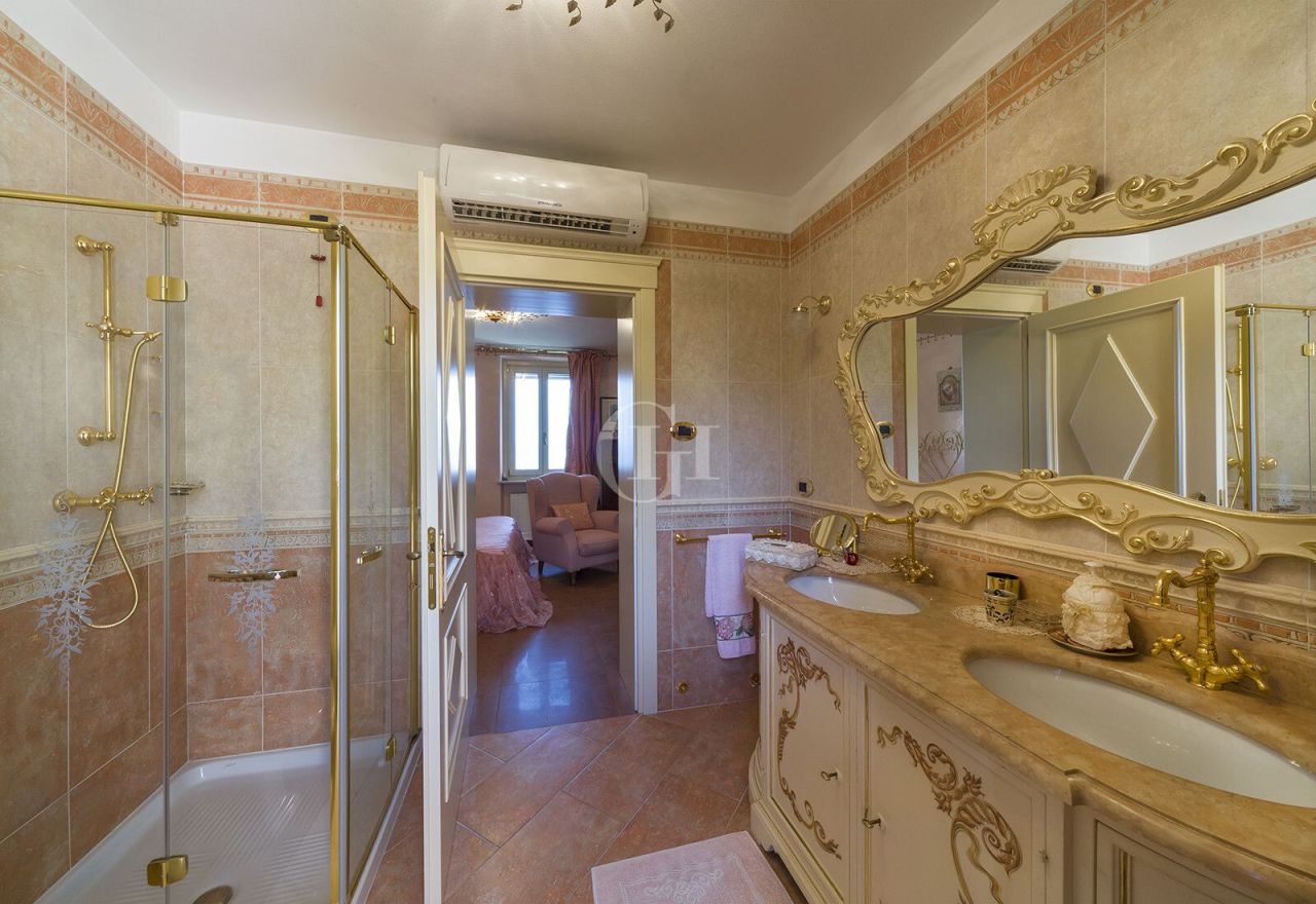 Villa sul Lago di Garda, Italia, 457 m² - foto 9