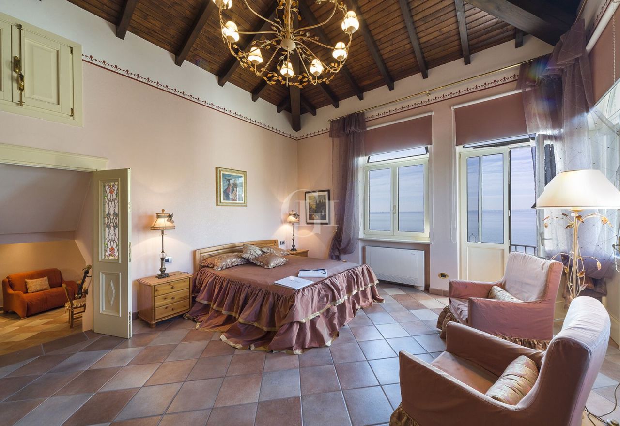 Villa sul Lago di Garda, Italia, 457 m² - foto 12