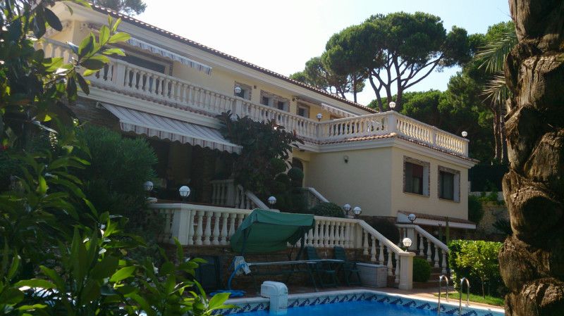 Chalet in Lloret de Mar, Spain, 500 m² - picture 1