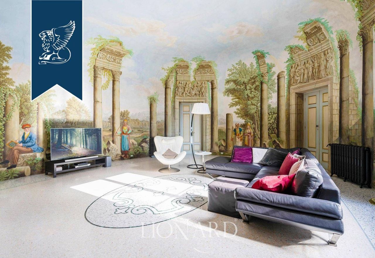 Apartamento en Lucca, Italia, 640 m² - imagen 1
