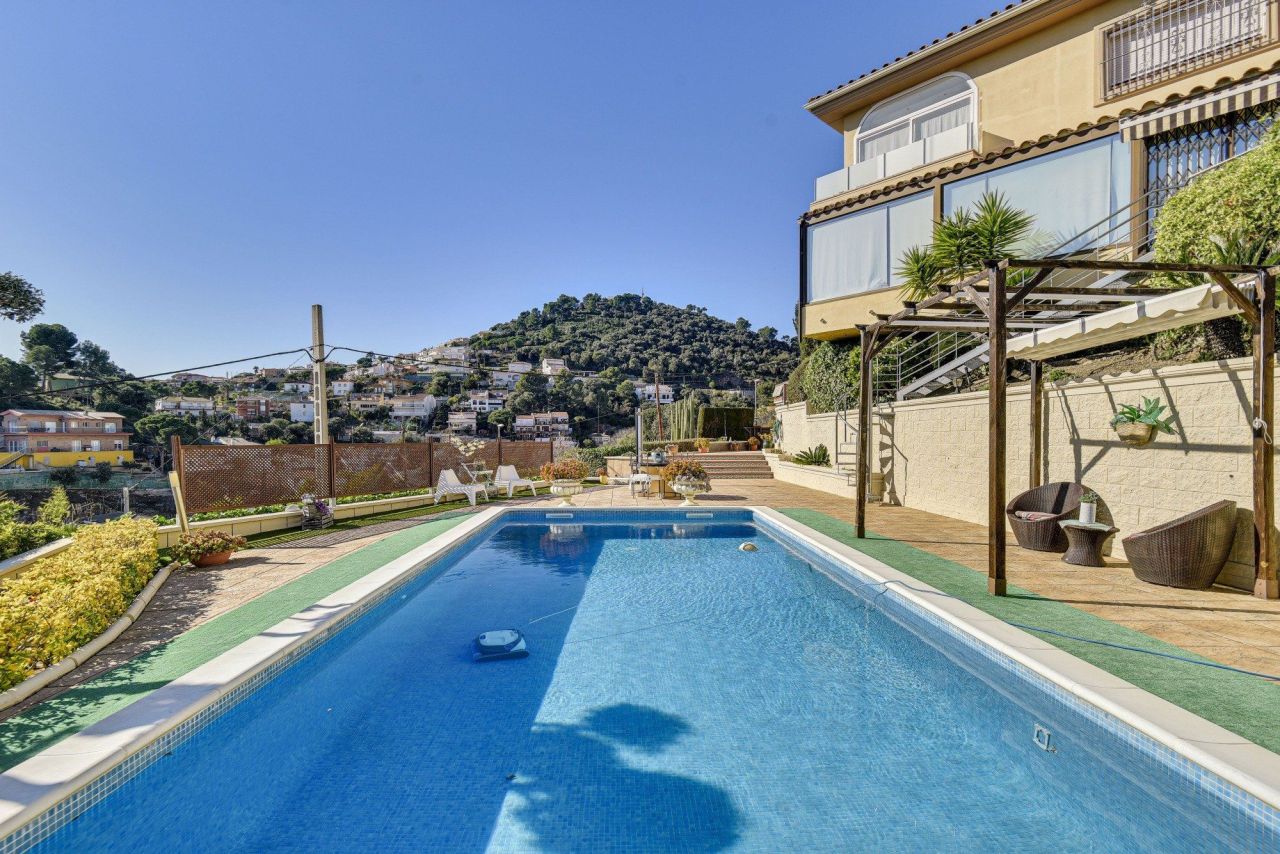 Casa en Santa Susana, España, 295 m² - imagen 1