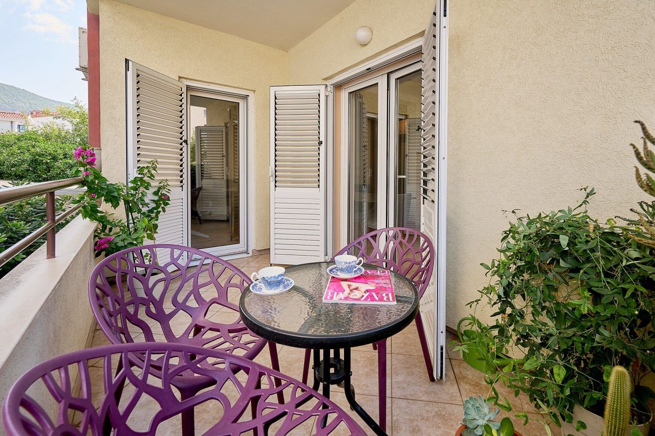 Flat in Budva, Montenegro, 62 m² - picture 1