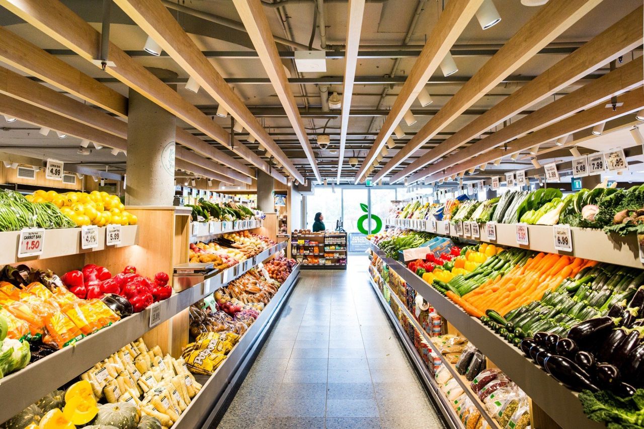 Shop in Barcelona, Spain, 702 m² - picture 1