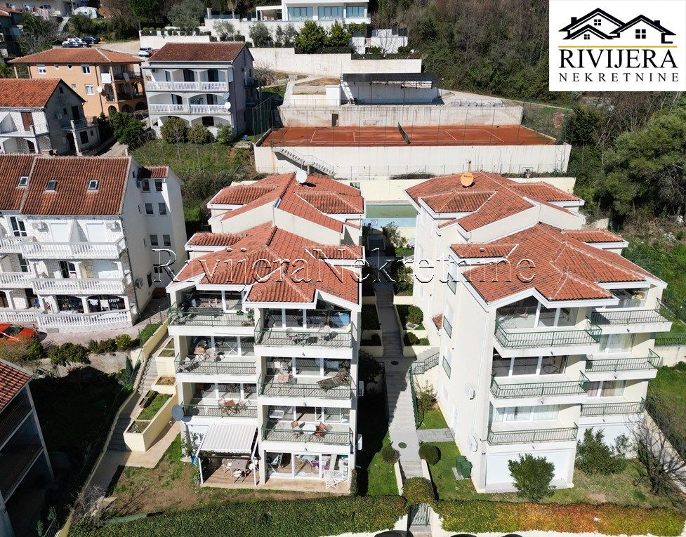 Piso en Herceg-Novi, Montenegro, 73 m² - imagen 1