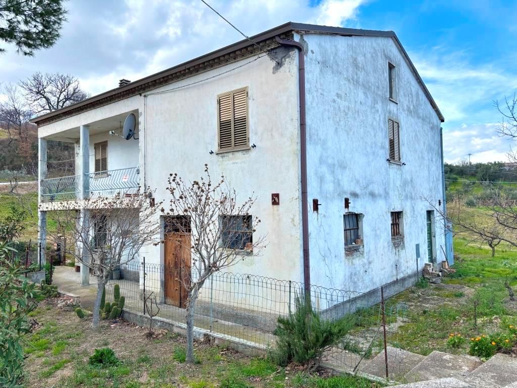House in Chieti, Italy, 200 m² - picture 1