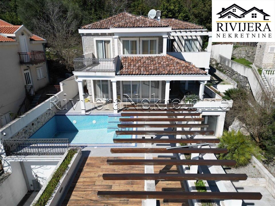 Villa en Kotor, Montenegro, 405 m² - imagen 1