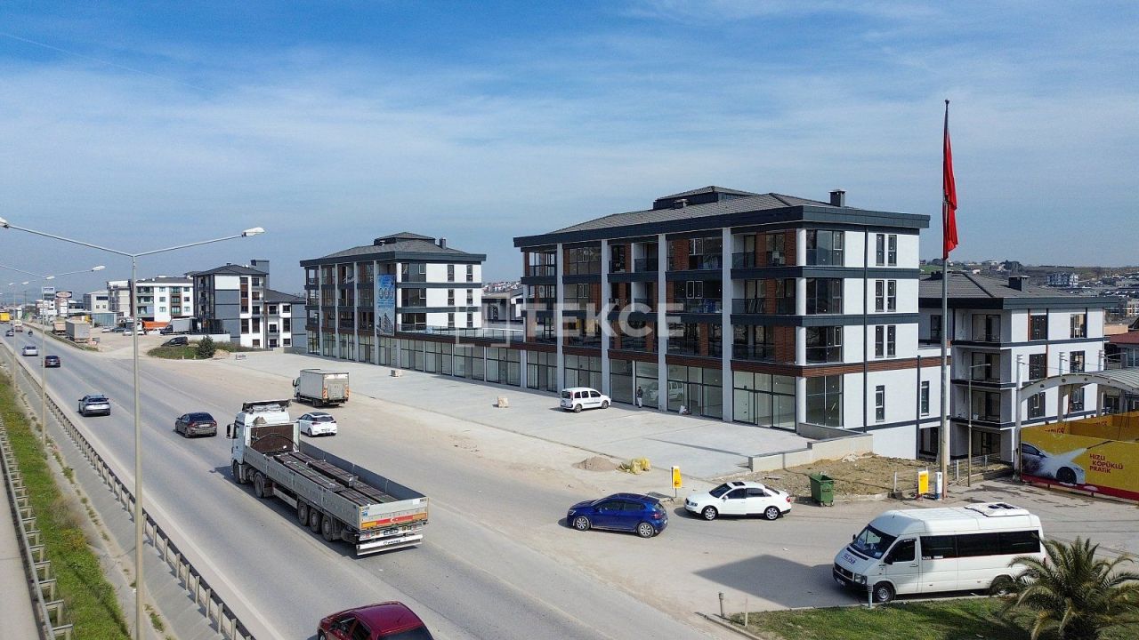 Oficina en Yalova, Turquia, 132 m² - imagen 1