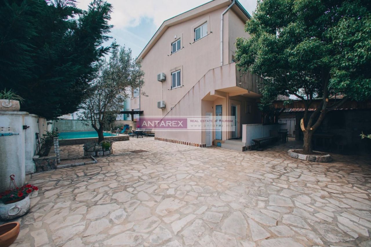 Villa in Krimovica, Montenegro, 300 m² - picture 1