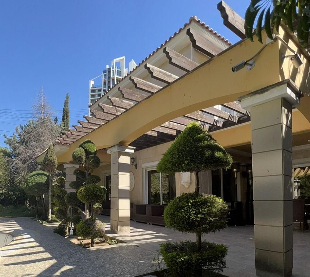 Maison à Mouttagiaka, Chypre, 338 m² - image 1